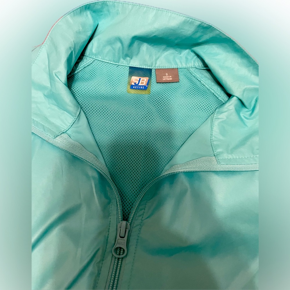 SJB Active Women’s Windbreaker. Like New Condition. - Picture 3 of 4